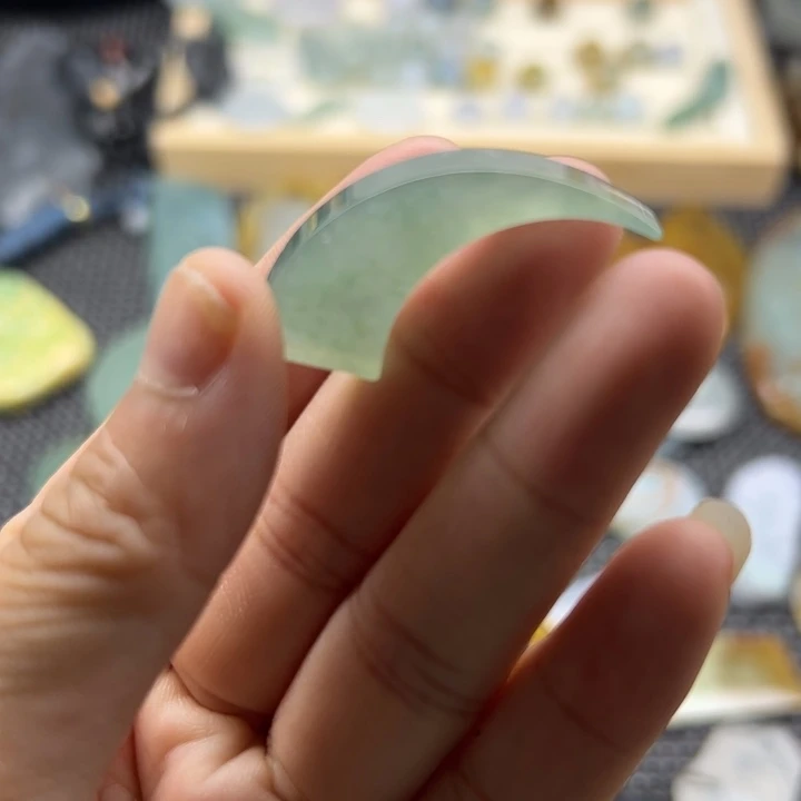 翡翠未镶嵌颈饰晴底色