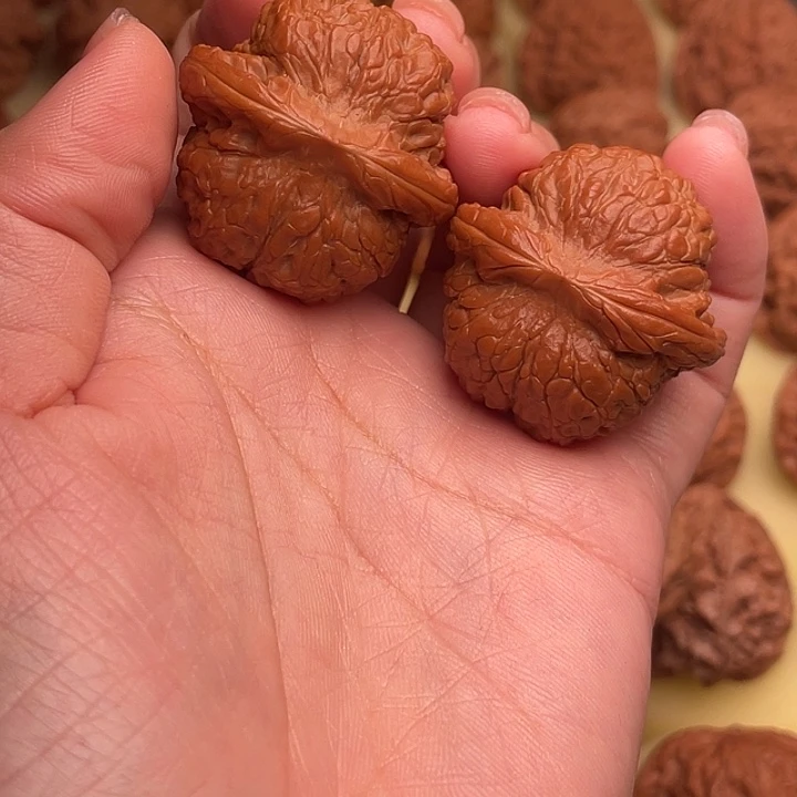 减***名文玩核桃把件血麒麟35