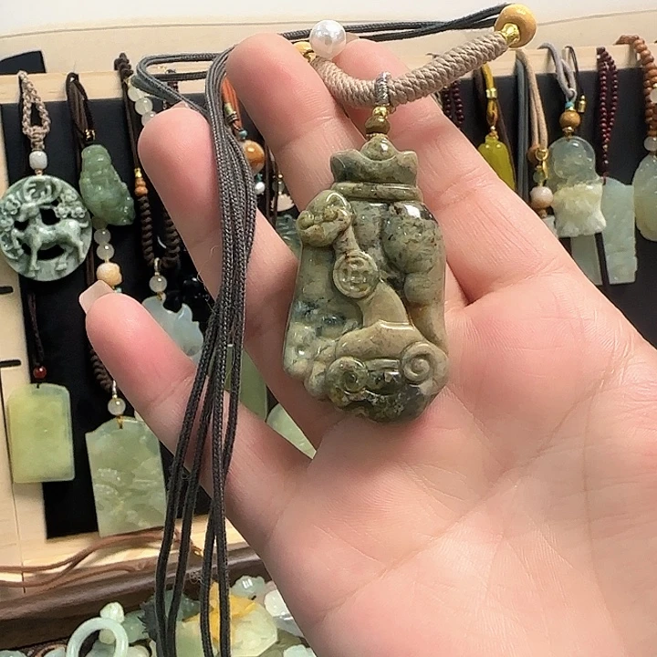 蛇纹石玉合金颈饰