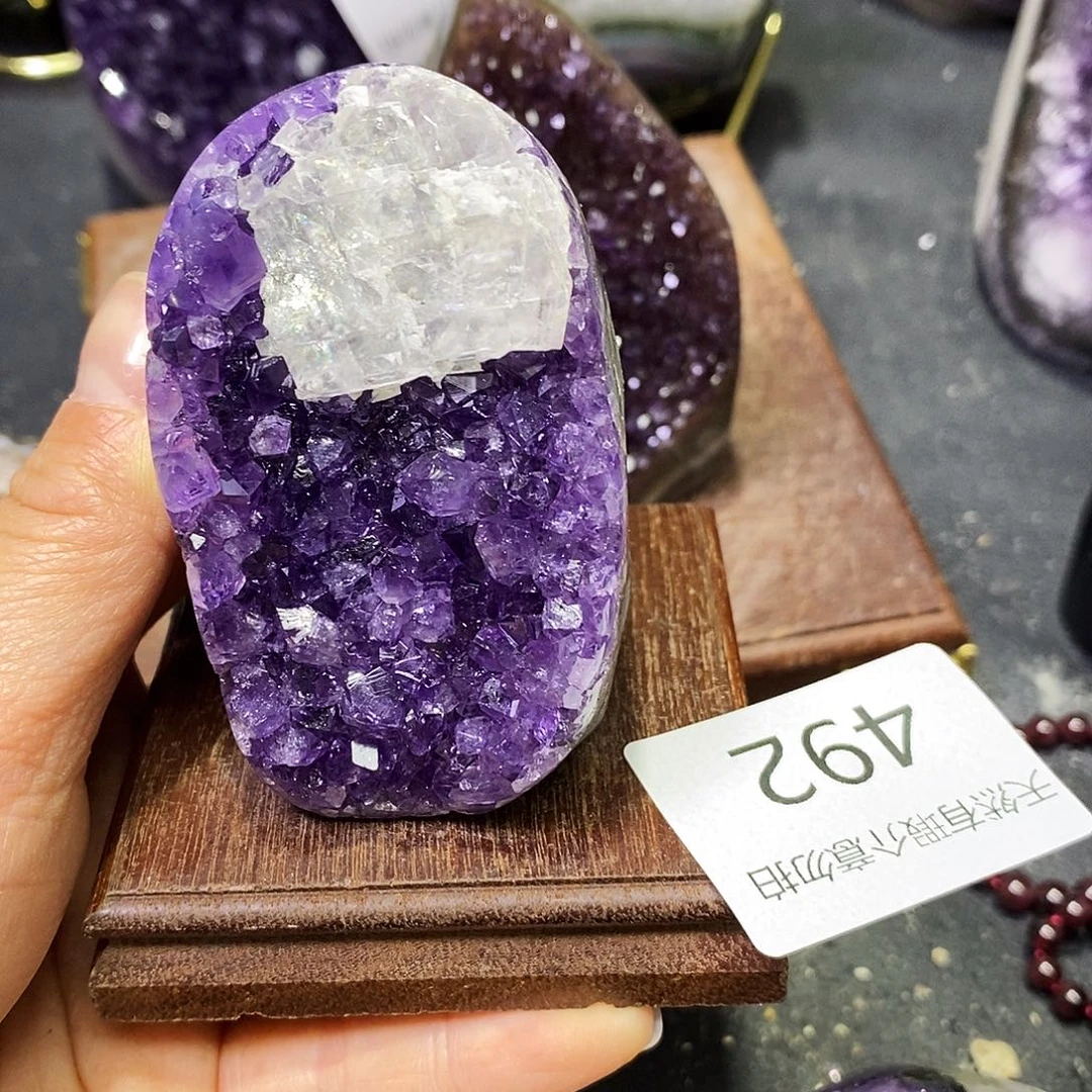 未镶嵌水晶大型摆件（非配饰）