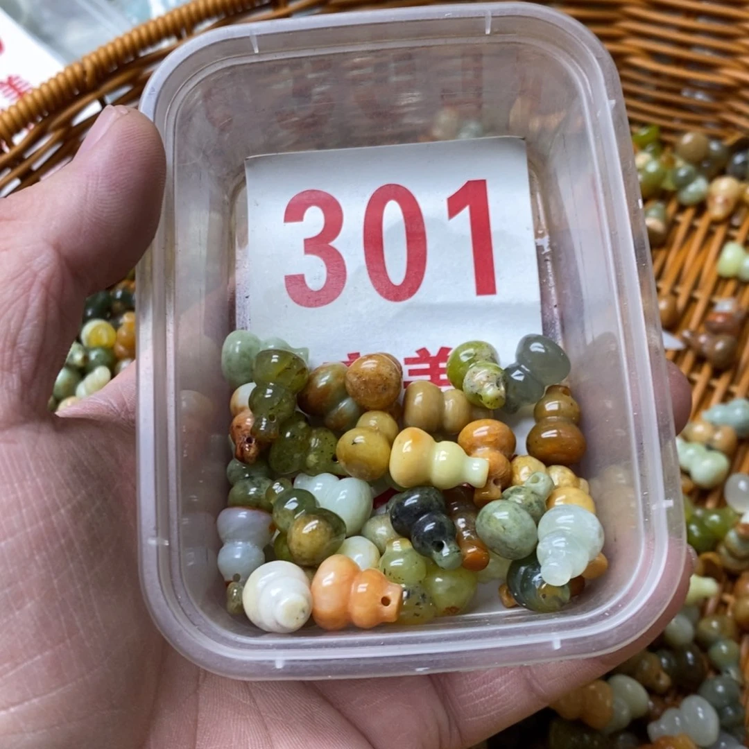 蛇纹石玉挂坠未镶嵌