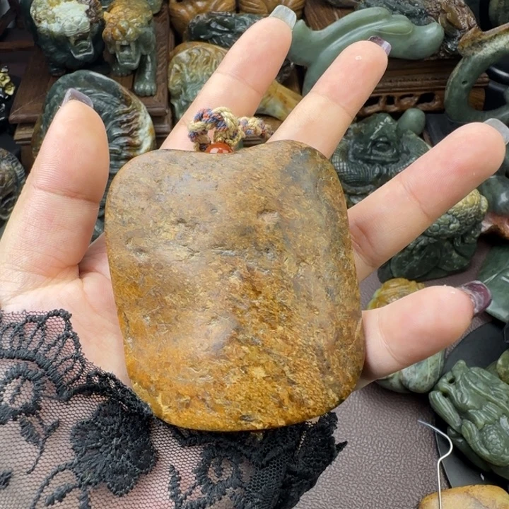 透闪石质玉未镶嵌珠宝奇石