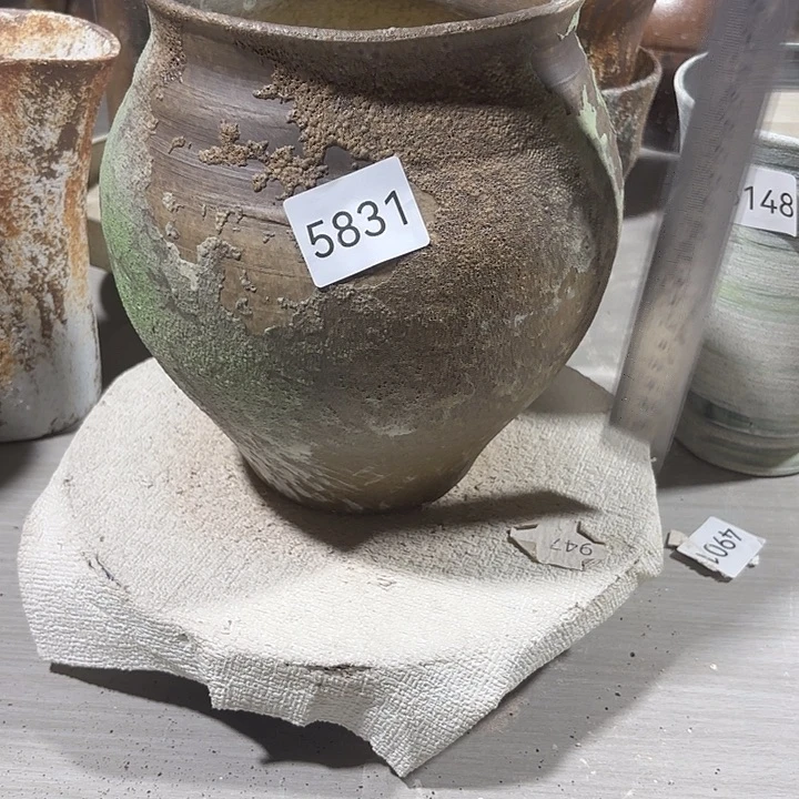 摆件高21，口13.5，无孔，5831
