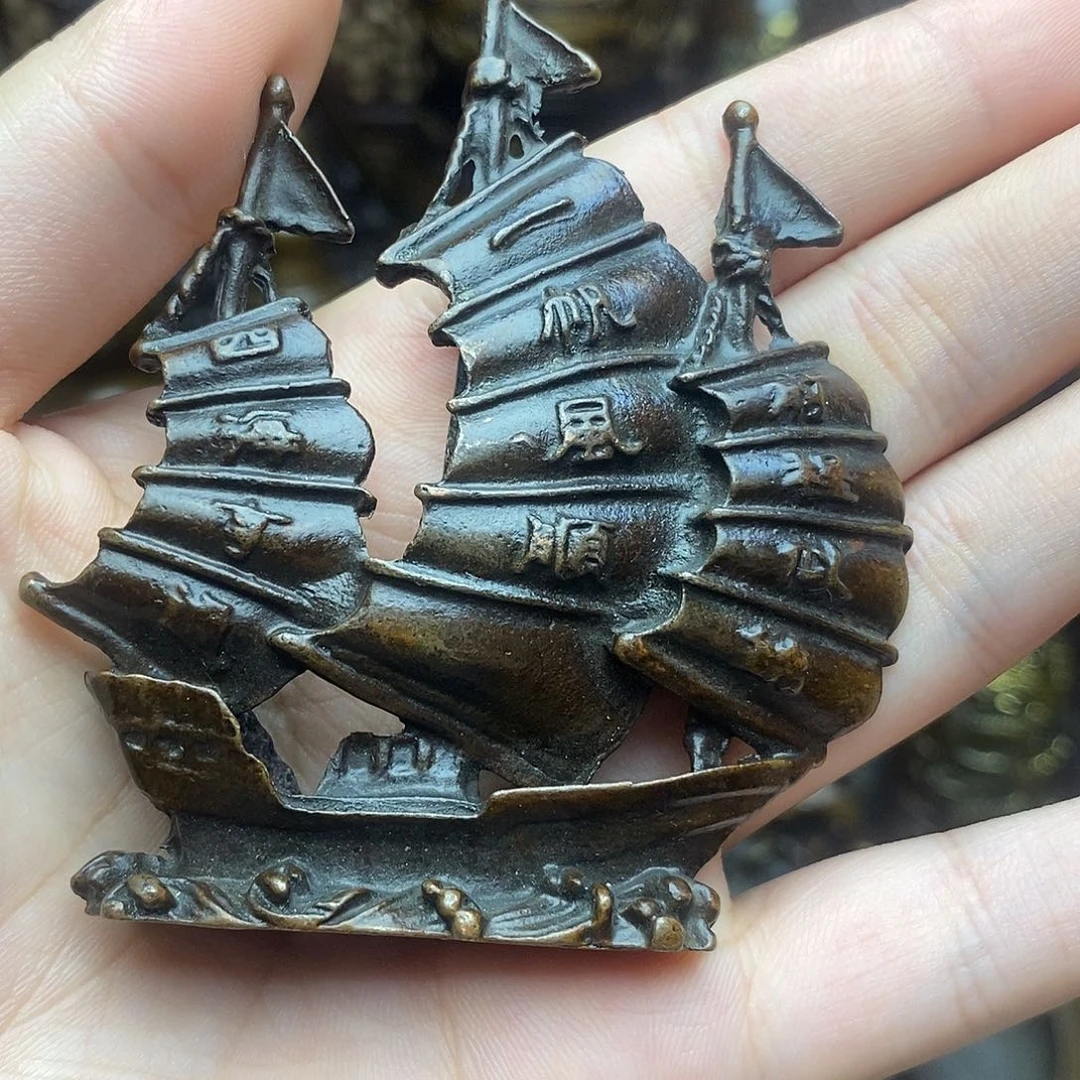 铜器摆件做工精良