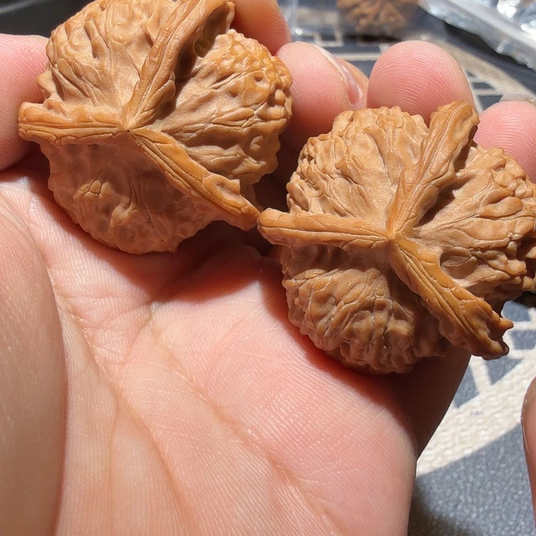 文玩核桃吊坠金锭三棱正奔