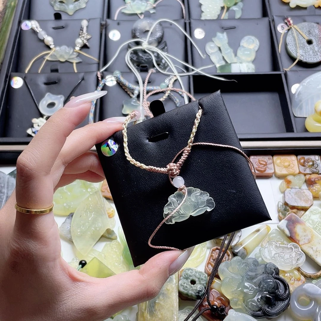 蛇纹石玉未镶嵌颈饰M*Z