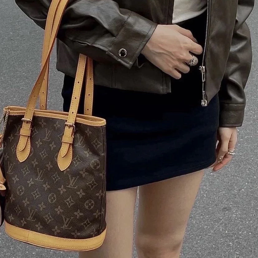 修复品618494/LouisVuitton/路易威登老花水桶包配皮换一下