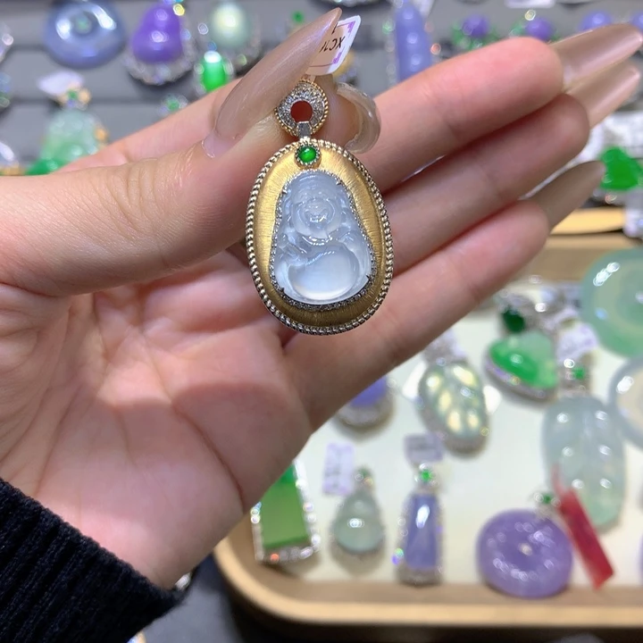 翡翠18K金镶嵌颈饰