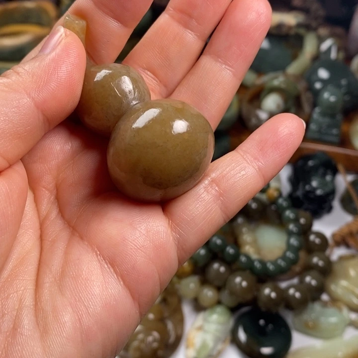 张***米和田玉（糖玉）未镶嵌手镯