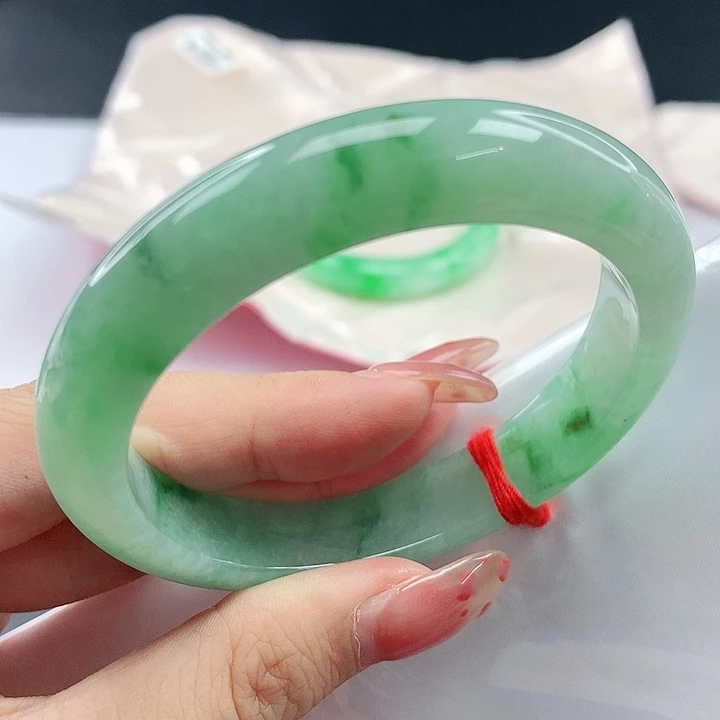 翡翠手镯未镶嵌，826