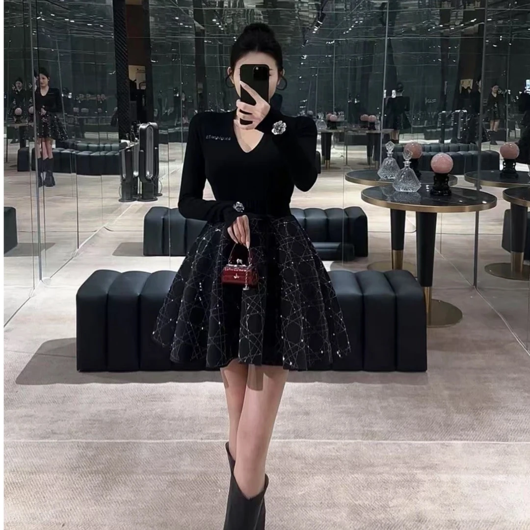 2025akulamata法式新春热款三显高瘦白上衣小香风短裙2件套[43]