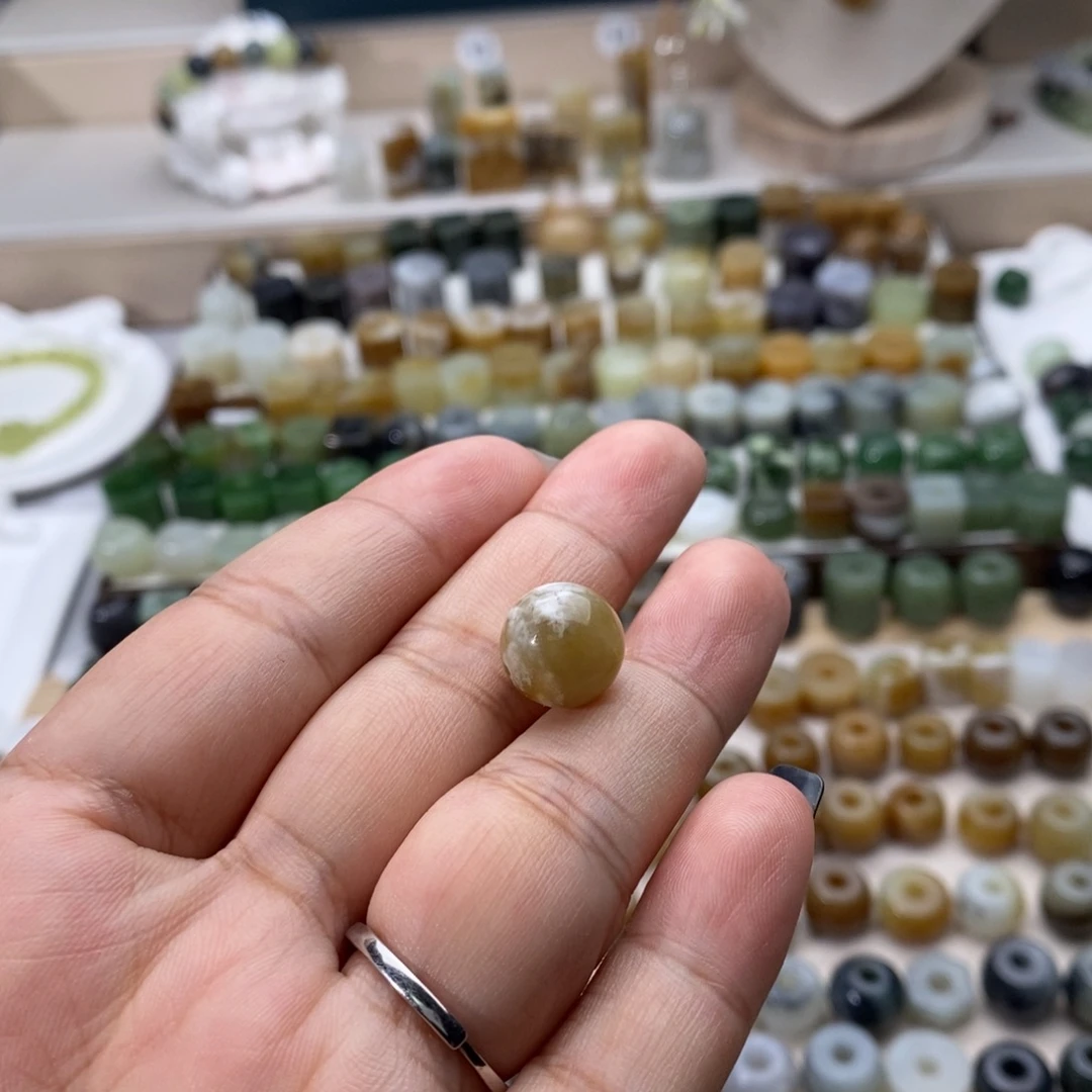 和田玉未镶嵌颈饰微瑕