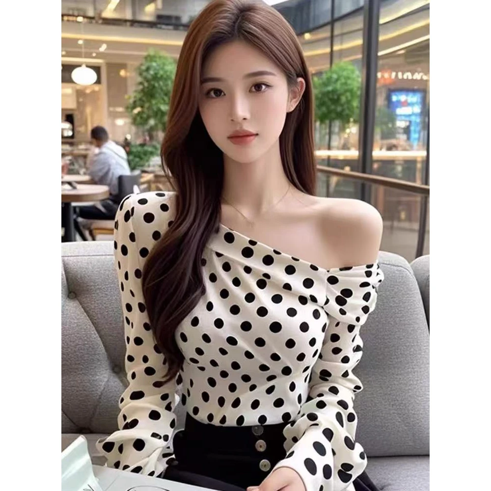 法式白色波点斜肩长袖T恤女春季新新款温柔气质御姐修身显瘦上衣