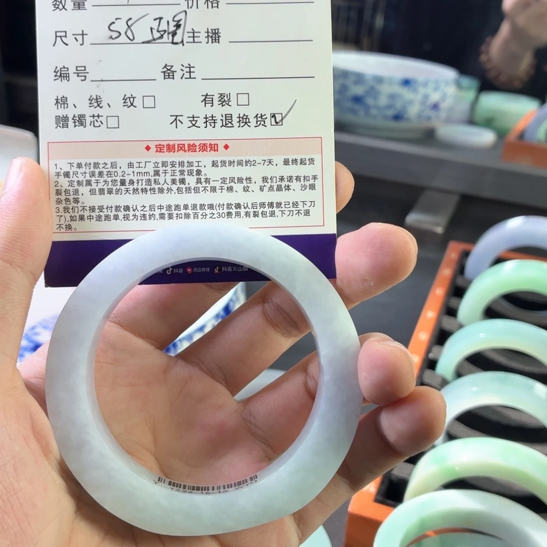 L***a定制翡翠未镶嵌手镯