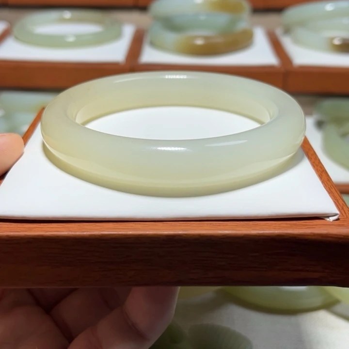 59/60/61圈口13/10和田玉藕粉蜂蜜水飘桂花糕糖花手镯 拍一发一