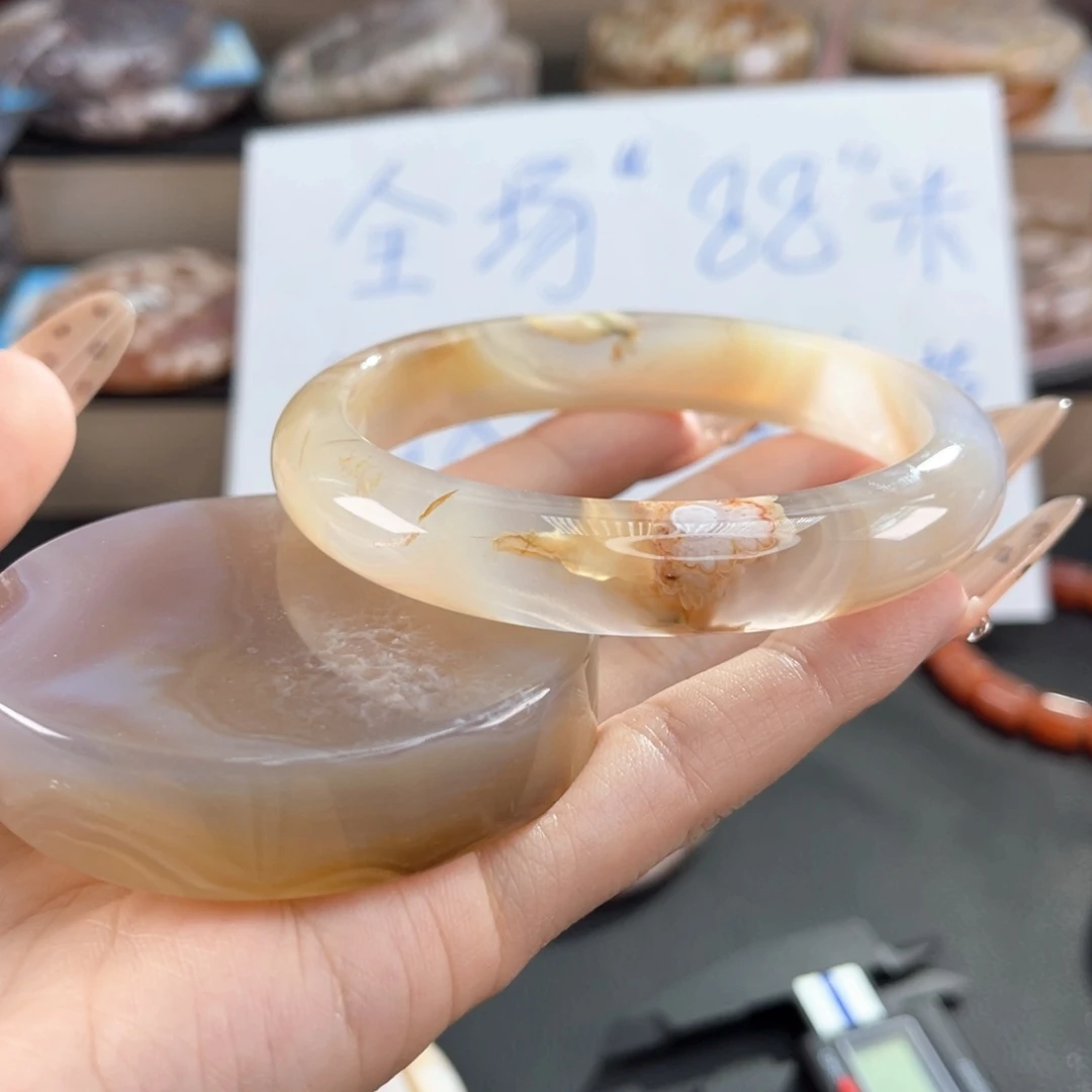 和***生石英质玉未镶嵌手镯63