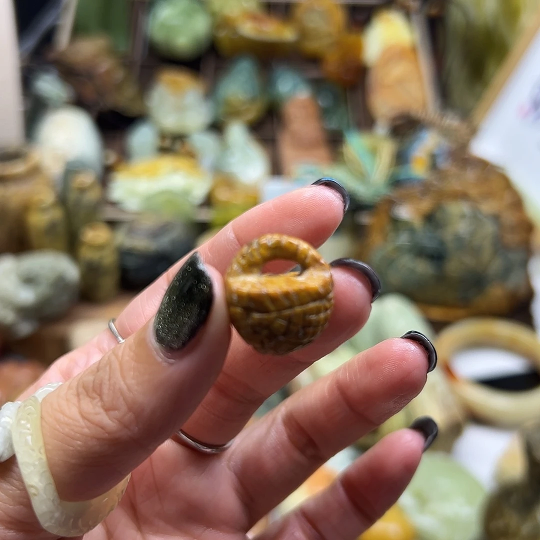颈饰未镶嵌岫岩河磨玉（透闪石质玉）河磨玉小筐