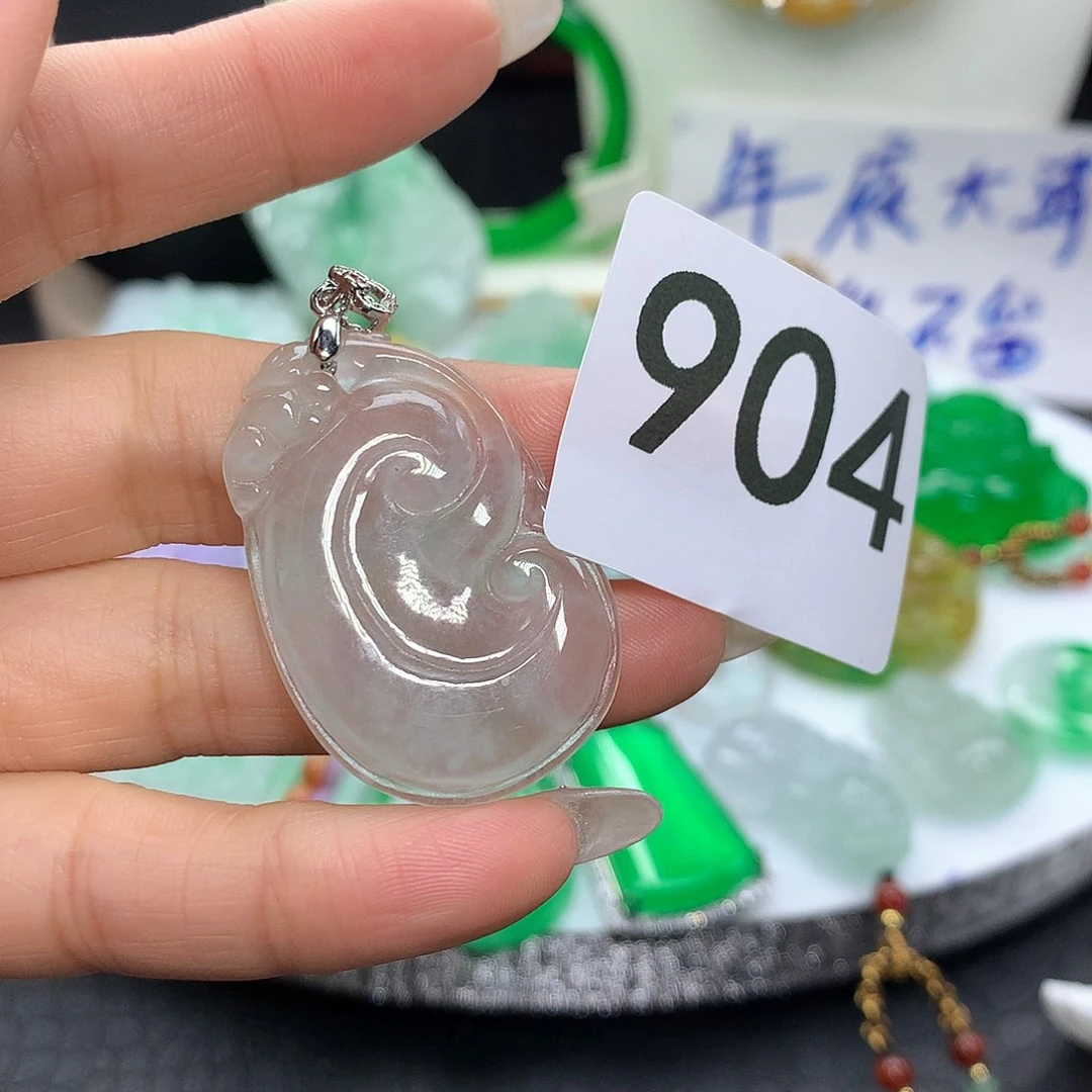 翡翠吊坠(赠链)未镶嵌