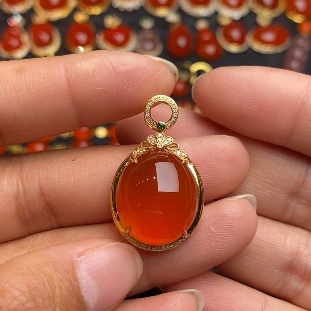 颈饰18K金镶嵌南红玛瑙