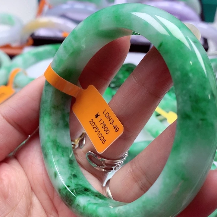 翡翠未镶嵌手镯翡翠