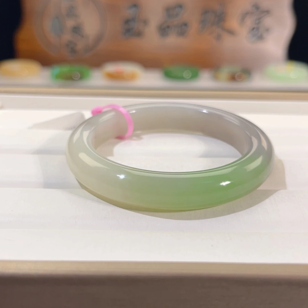 和田玉未镶嵌手镯紫白翠三彩
