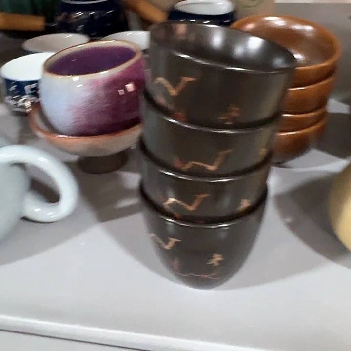 主人杯一个，瓷。品茗