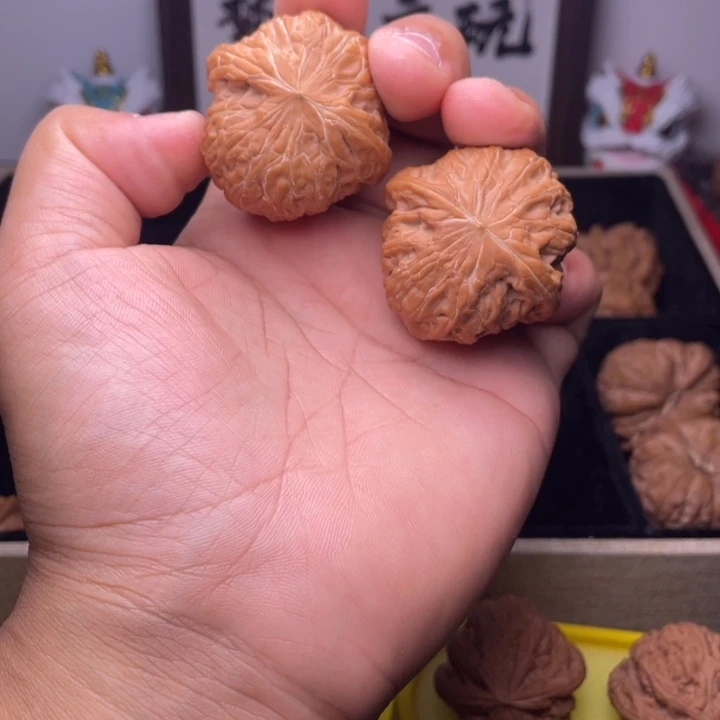 文玩核桃吊坠41有小虚尖铁锤