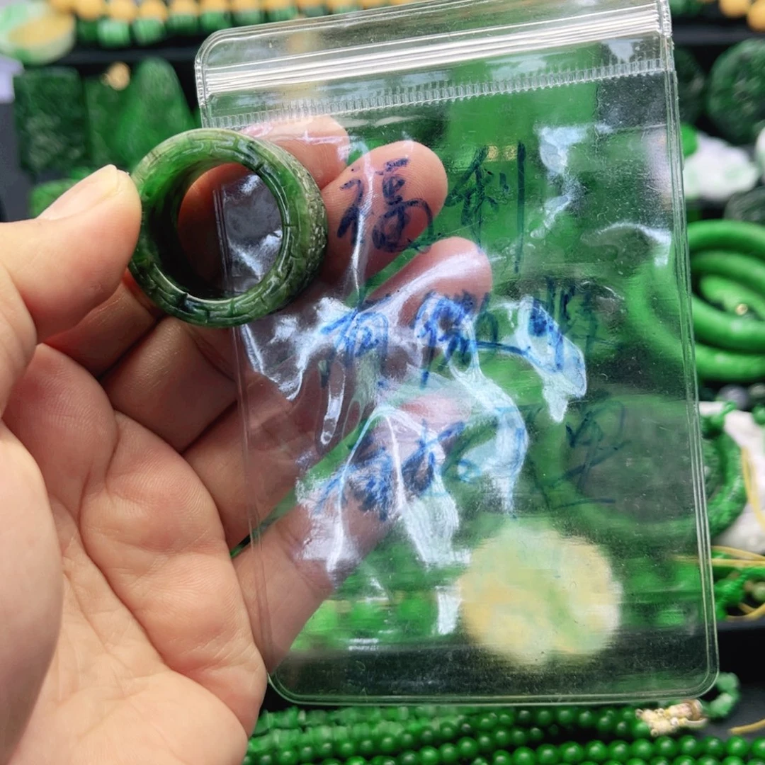 翡翠未镶嵌颈饰扳指