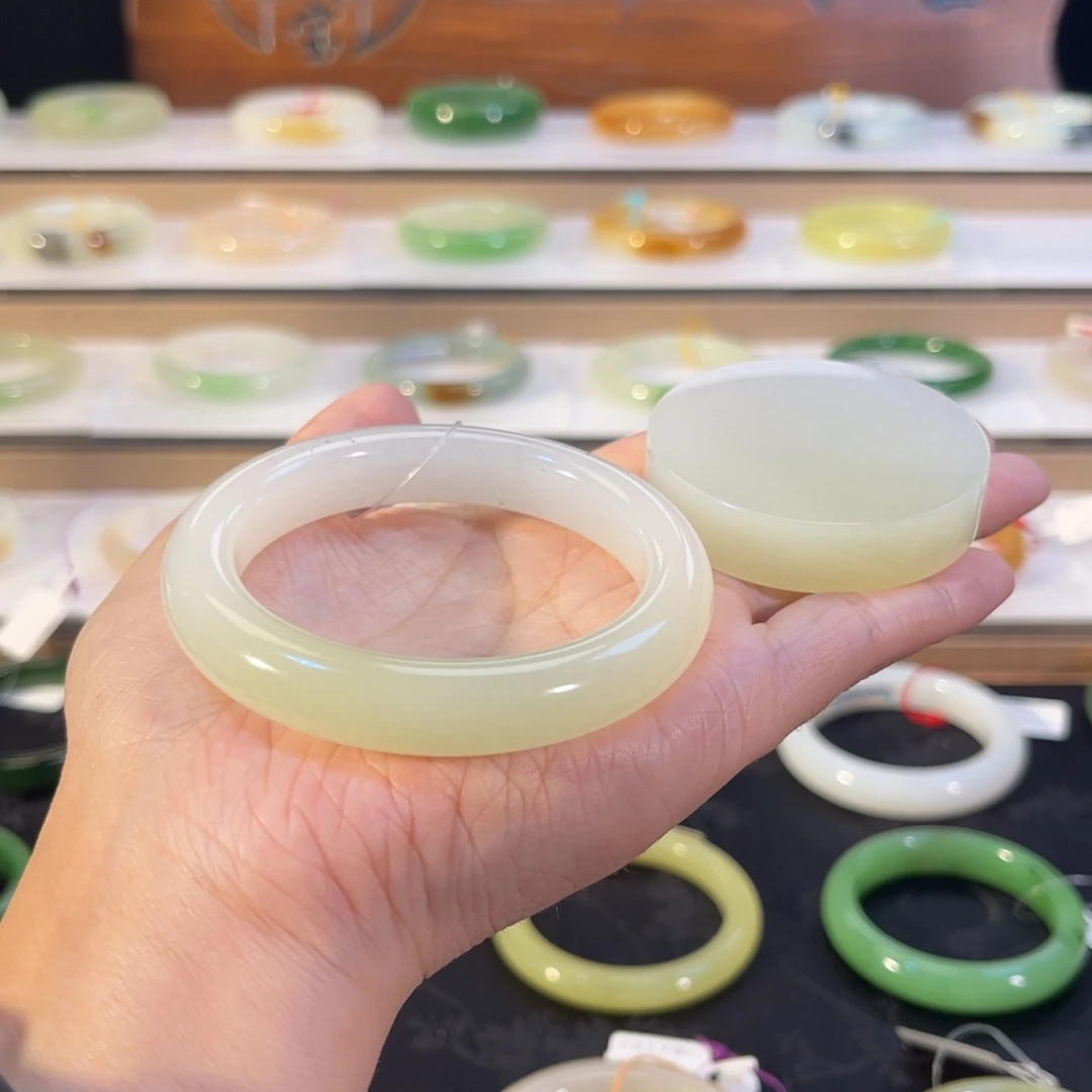 和田玉未镶嵌手镯  「浅柠檬黄·点墨」黄口