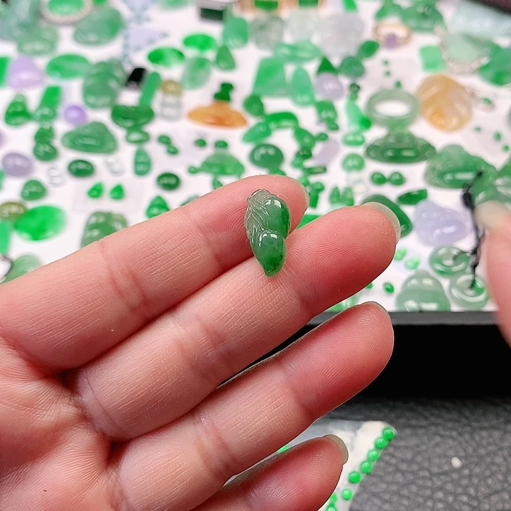 翡翠颈饰未镶嵌翡翠