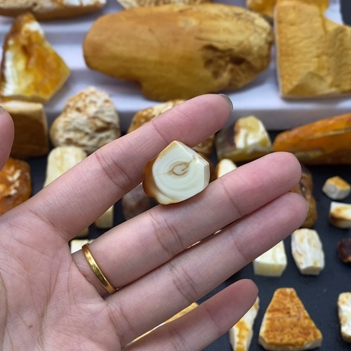 定制琥珀未镶嵌蜜蜡