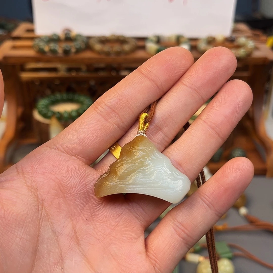 奂***和田玉（糖玉）未镶嵌颈饰
