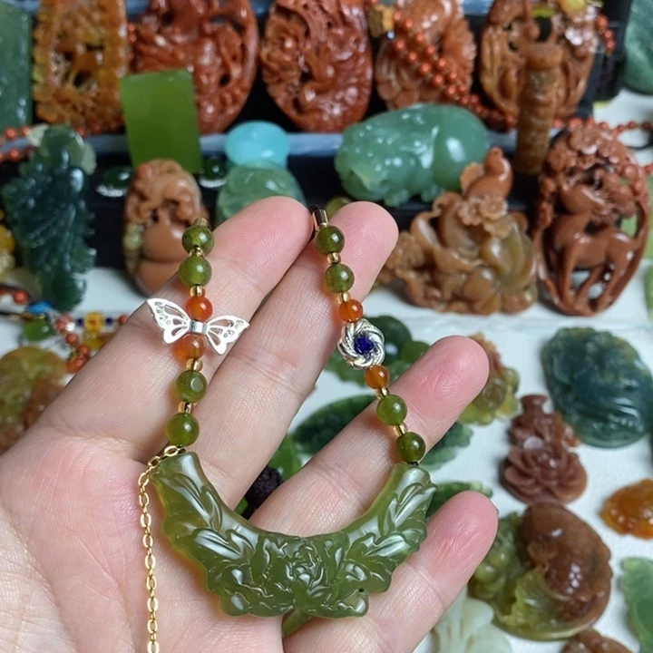 未镶嵌蛇纹石玉颈饰