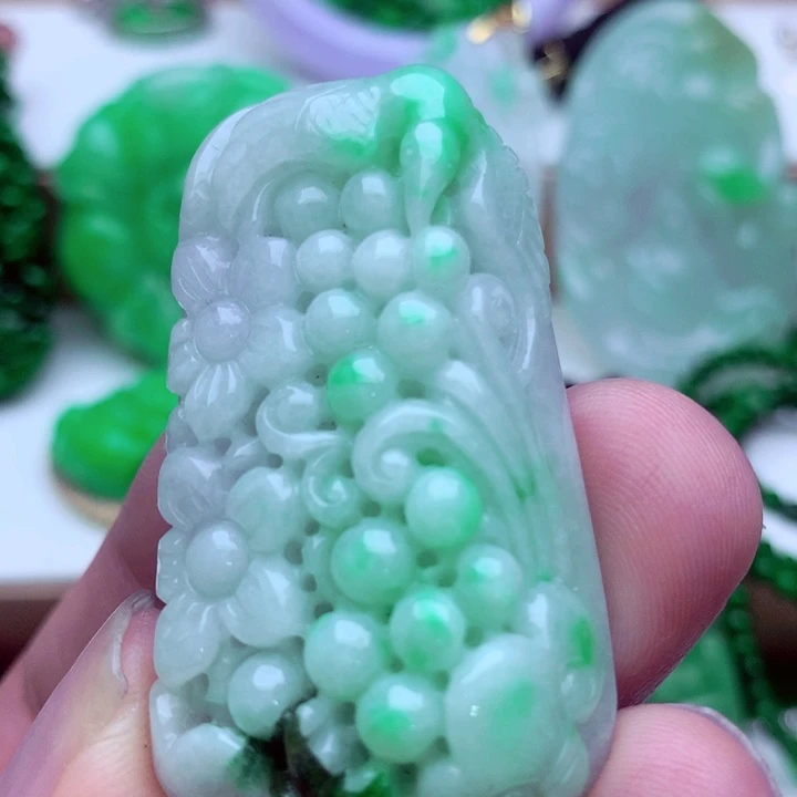 吊坠(不含链)未镶嵌翡翠