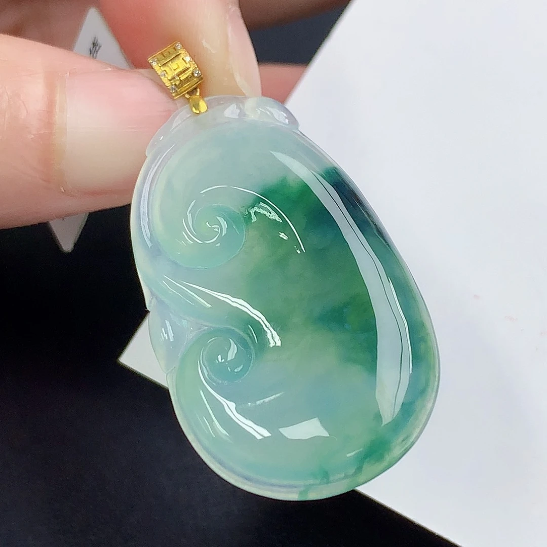 颈饰18K金镶嵌翡翠