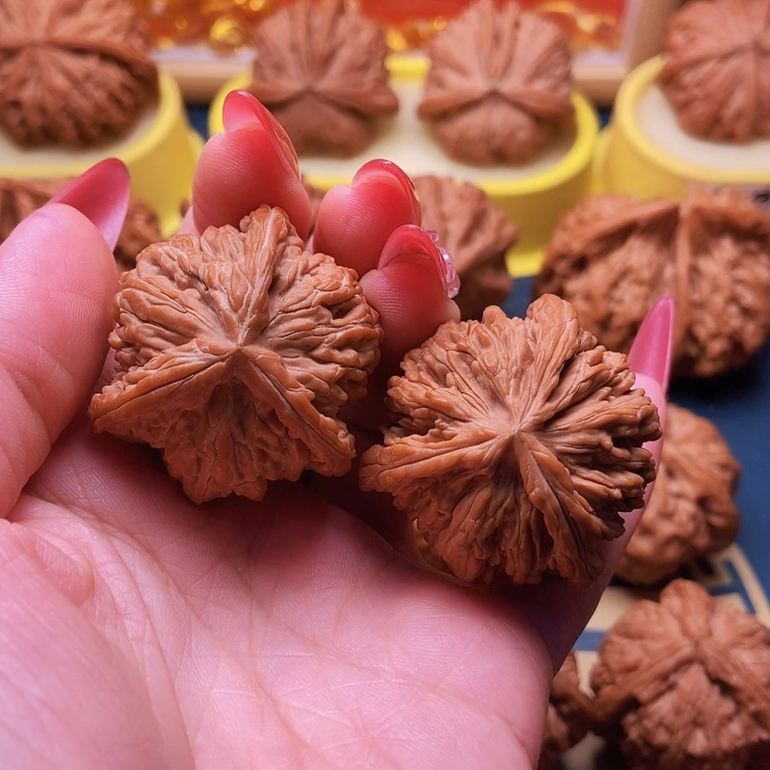 文玩核桃把件四座楼狮子头 全品 三棱正奔 38