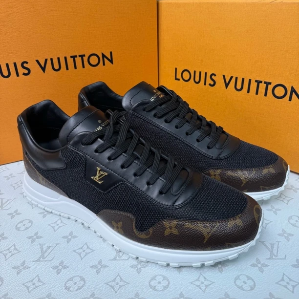 全新未使用 LouisVuitton/路易威登 棕色老花网面运动鞋42.5码