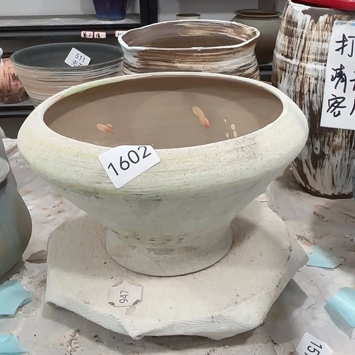 摆件高17，口22.5，有孔1602