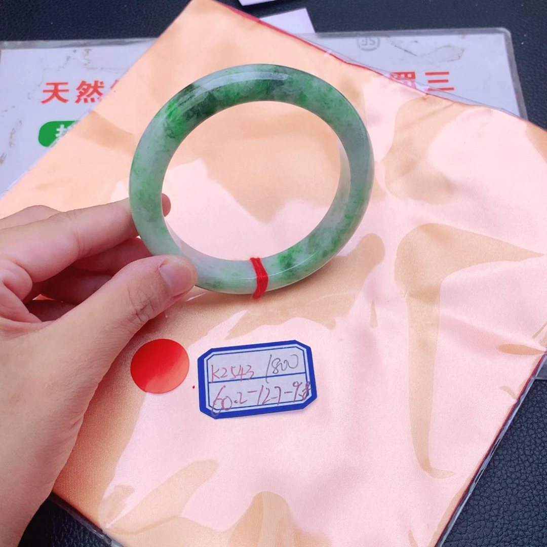 翡翠手镯未镶嵌翡翠