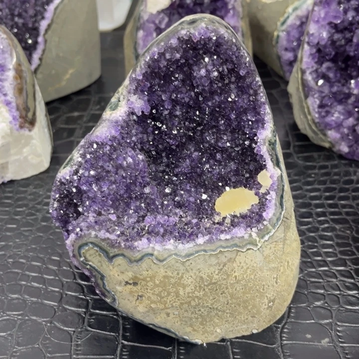 未镶嵌发饰水晶紫晶奇石洞