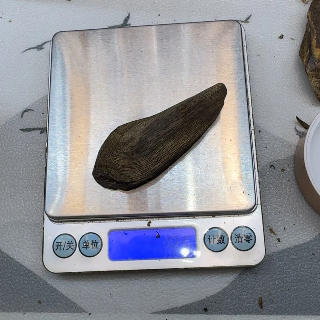 莎***莉木奇楠壳子原材料9.6克