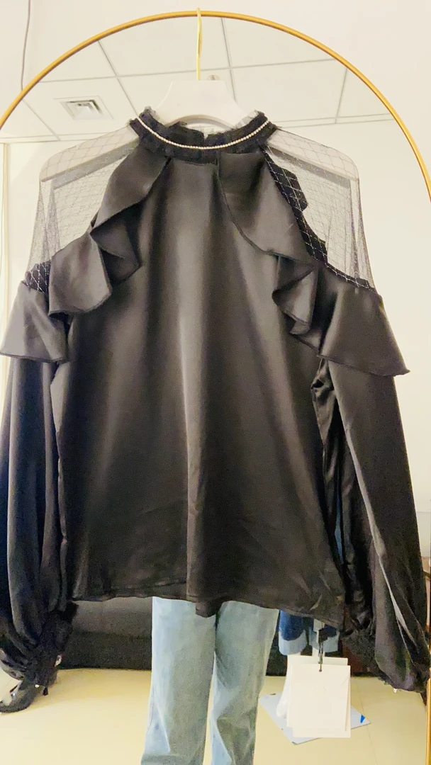 泡泡袖蕾丝肩衬衫