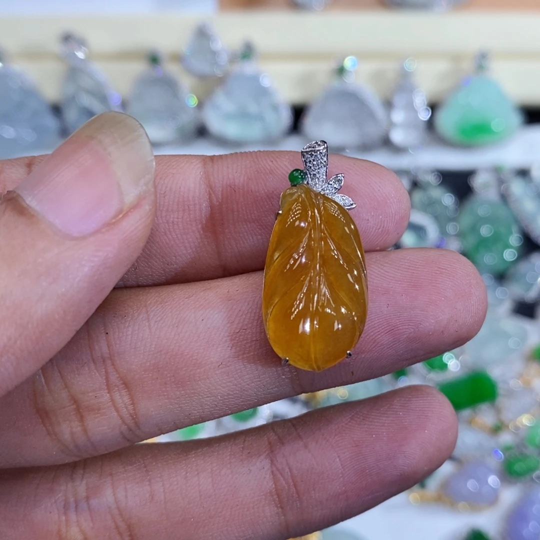 翡翠18K金镶嵌颈饰