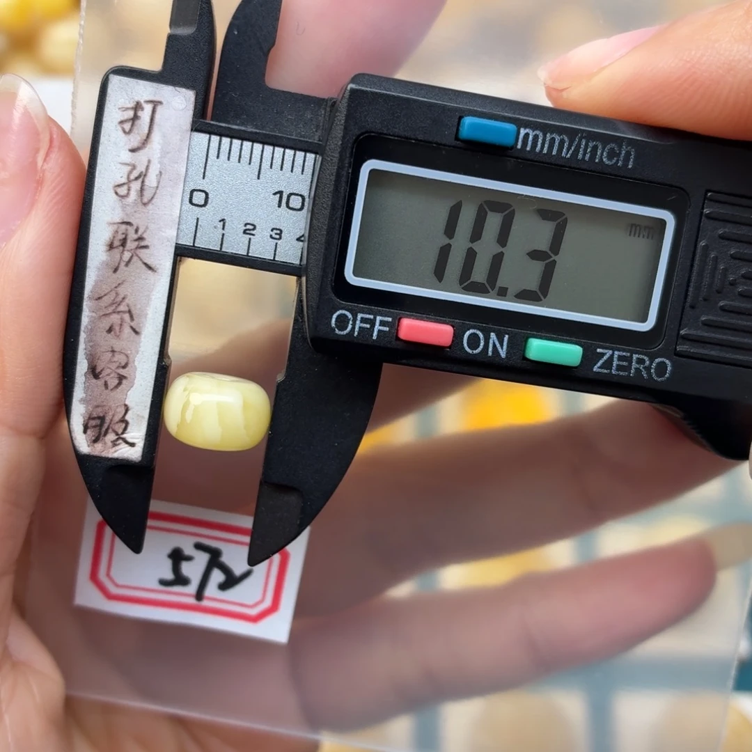 巴***森蜜蜡未镶嵌裸石蜜蜡