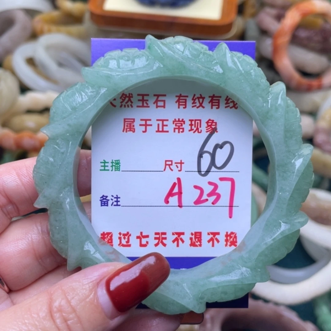 【闪购商品】未镶嵌手镯石英质玉