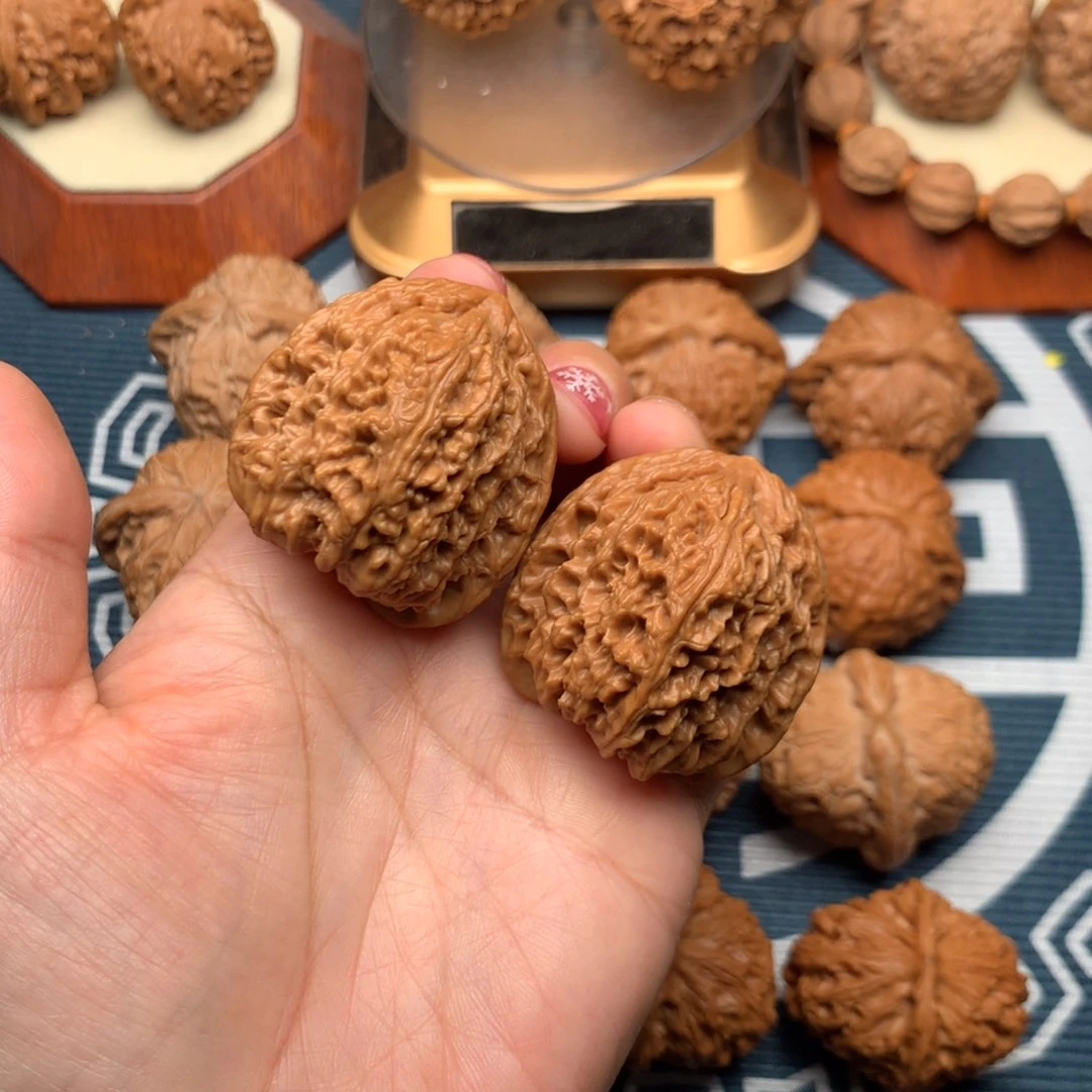 文玩核桃把件L****y南疆石38