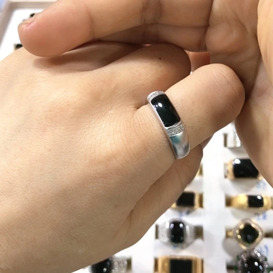 翡翠戒指18K金镶嵌缅甸天然A货翡翠