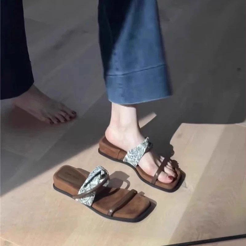 绝美厚底坡跟凉拖鞋女夏外穿2025新款配裙子高级感不累脚一字拖鞋