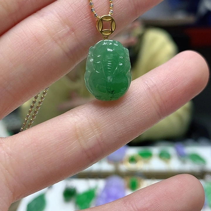 翡翠颈饰18K金镶嵌天然翡翠a 货敏