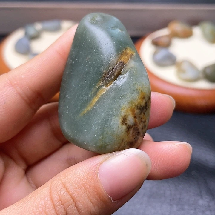 和田玉颈饰未镶嵌11